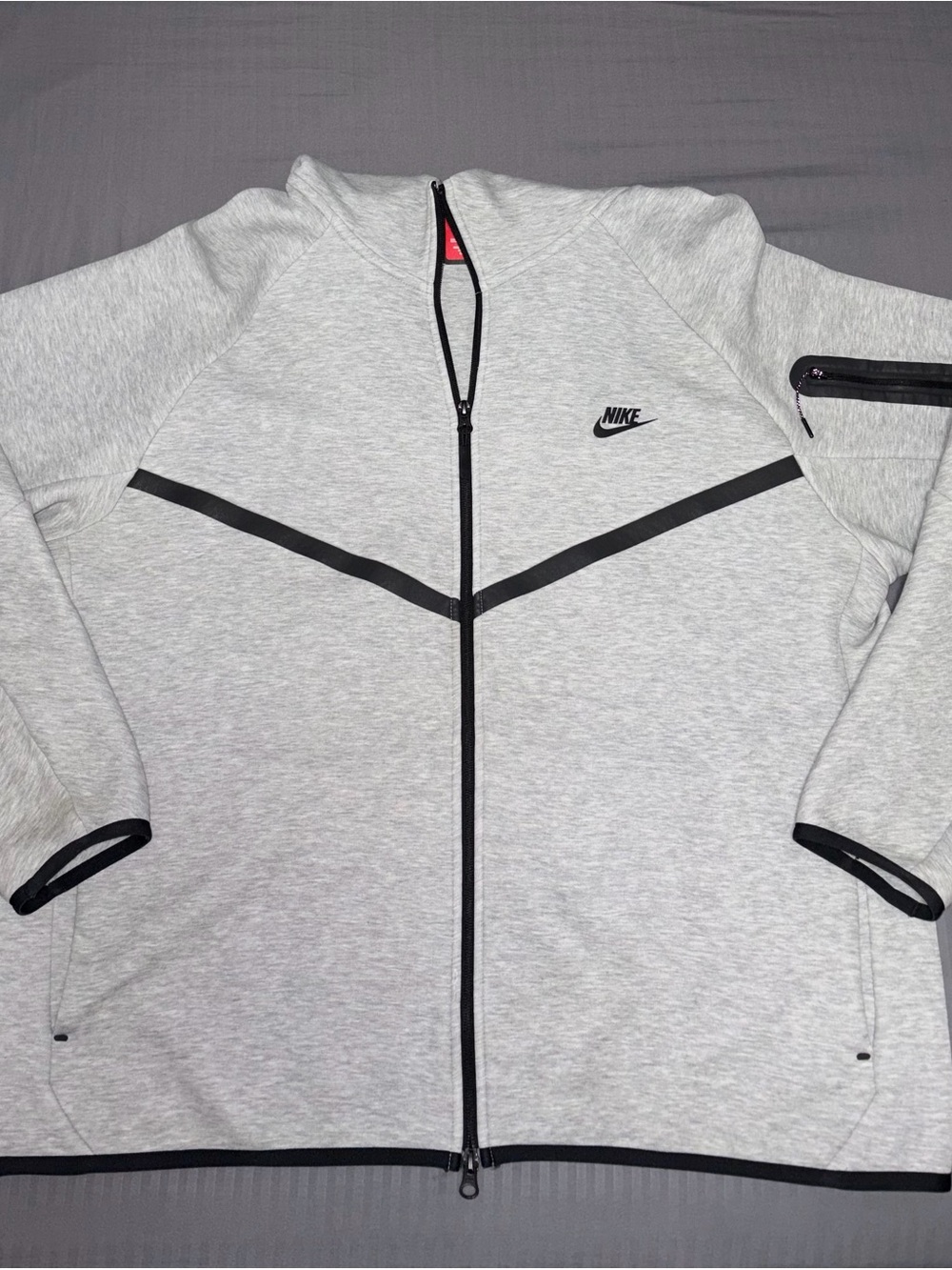 Nike Men’s Light Gray Zip-Up Performance Jacket with Black Trim - Picture 1 of 3